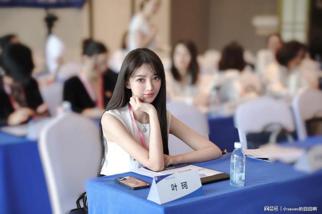 脸圆微胖网友：小明哥这怕是饿昏头了开元棋牌网站叶珂活动旧照曝光现实中(图10)
